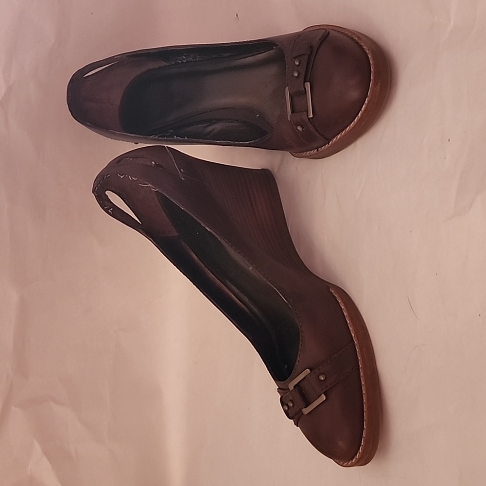 Loft brown wedge with buckle